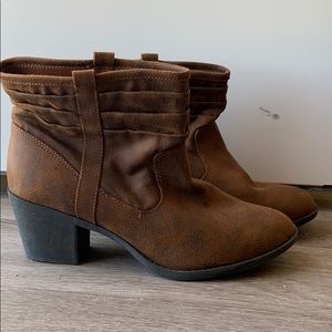 Brown ankle boots 👢 NEVER WORN!!!